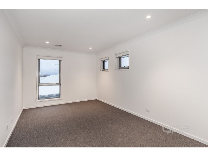 50 Gilderton Esplanade, Rockbank VIC 3335