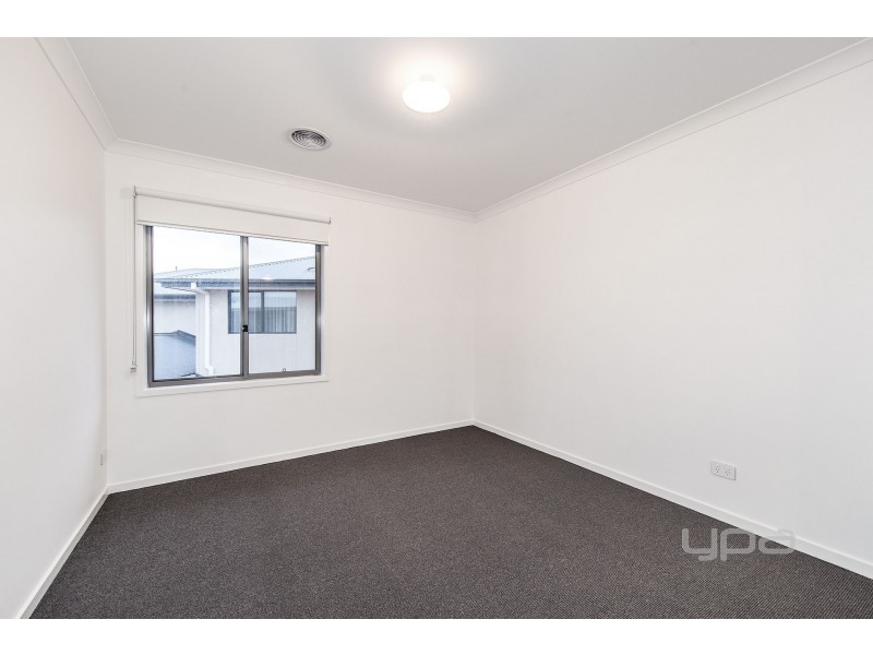 50 Gilderton Esplanade, Rockbank VIC 3335