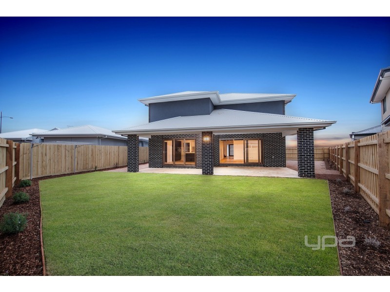 50 Gilderton Esplanade, Rockbank VIC 3335