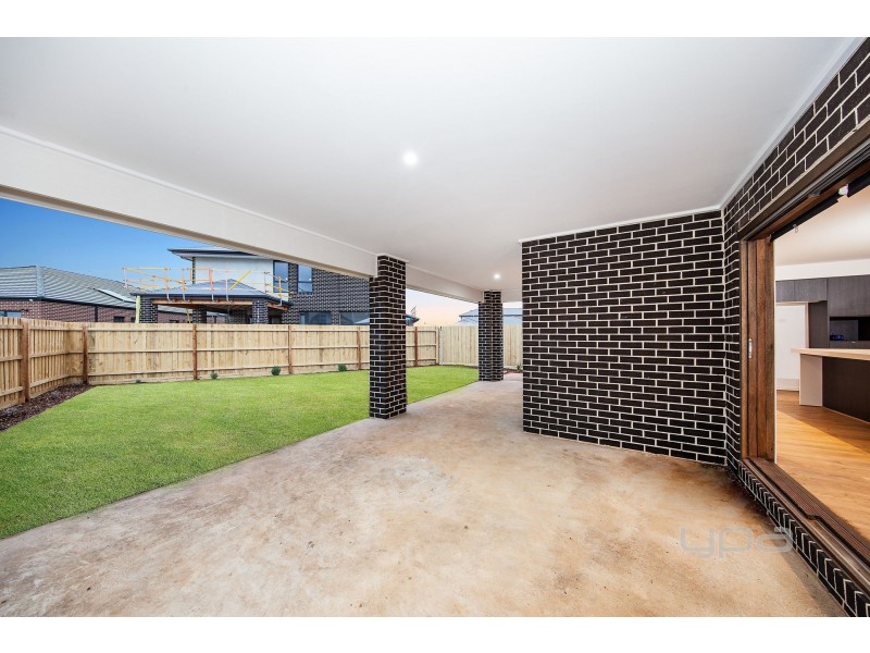 50 Gilderton Esplanade, Rockbank VIC 3335