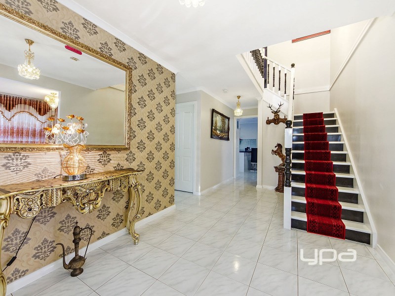 17 Daylesford Terrace, Caroline Springs VIC 3023