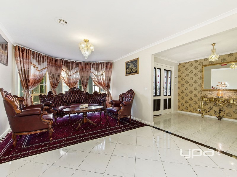 17 Daylesford Terrace, Caroline Springs VIC 3023