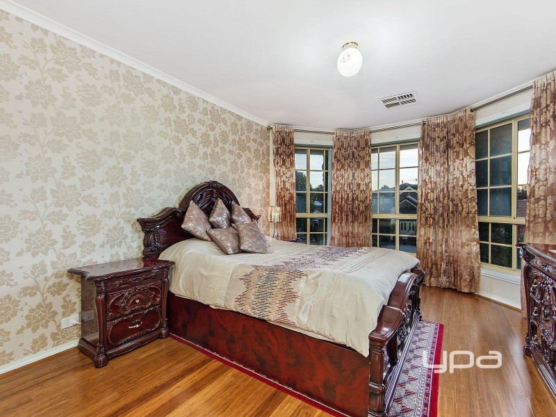 17 Daylesford Terrace, Caroline Springs VIC 3023