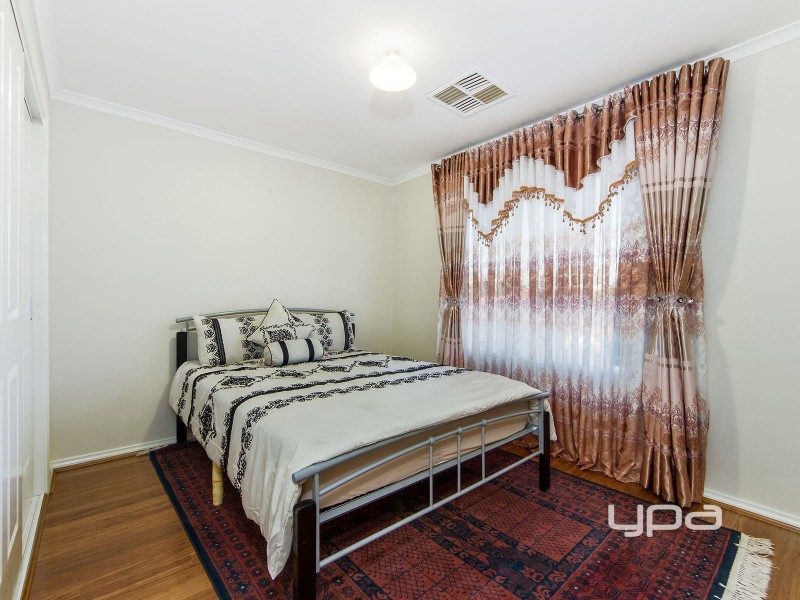 17 Daylesford Terrace, Caroline Springs VIC 3023