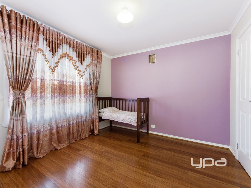 17 Daylesford Terrace, Caroline Springs VIC 3023