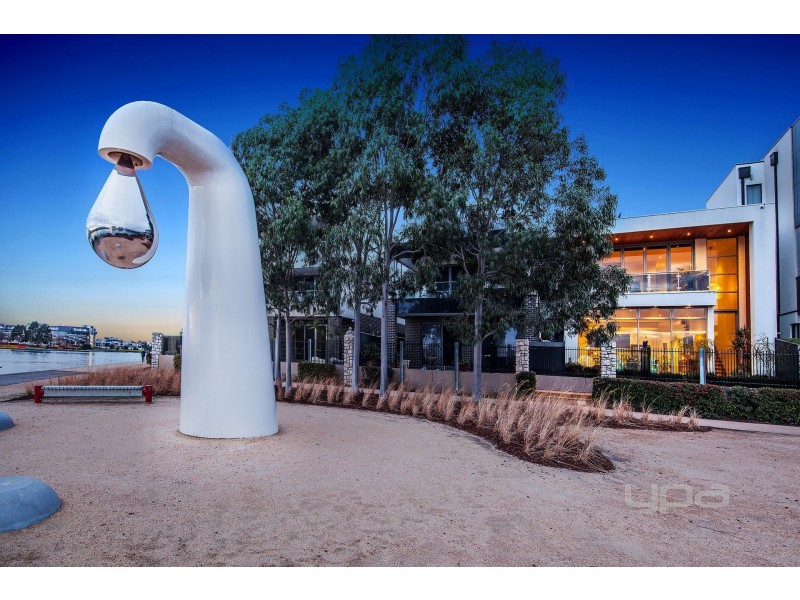 9 The Strand, Caroline Springs VIC 3023