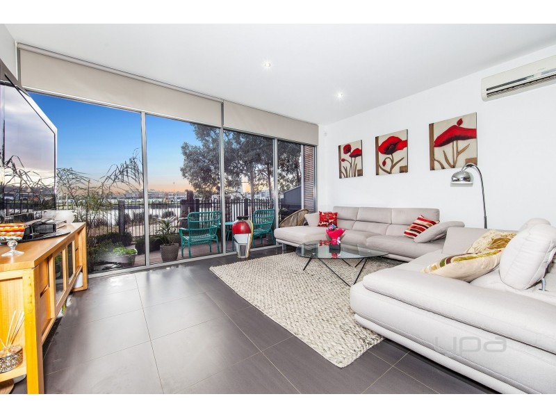 9 The Strand, Caroline Springs VIC 3023