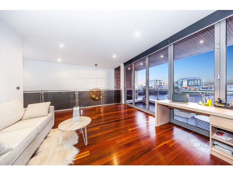 9 The Strand, Caroline Springs VIC 3023