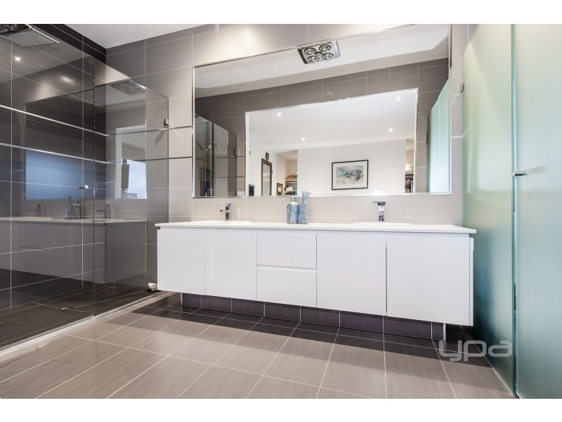 9 The Strand, Caroline Springs VIC 3023