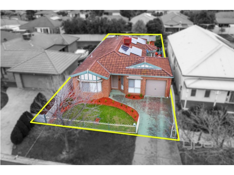 40 Northampton Crescent, Caroline Springs VIC 3023