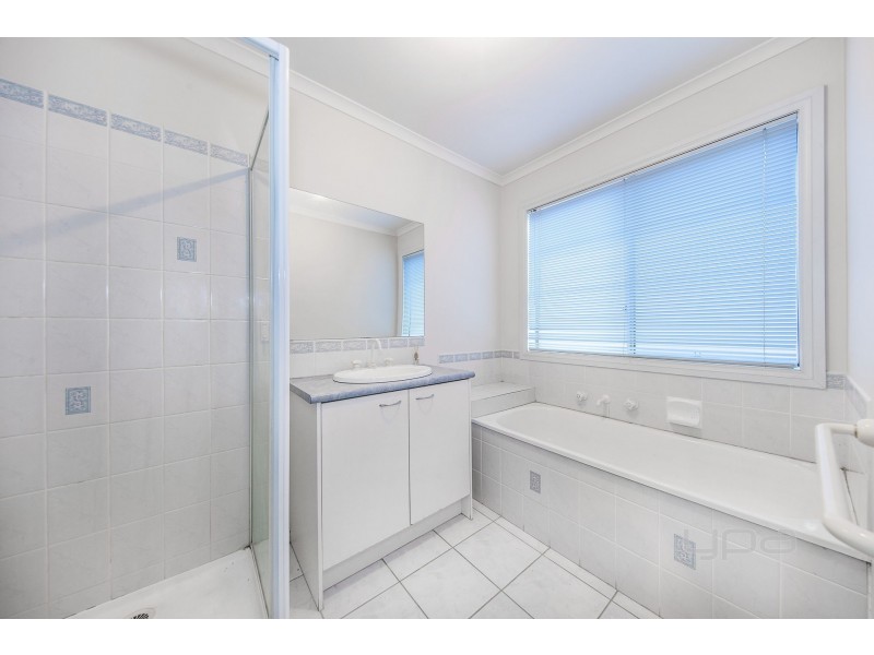 40 Northampton Crescent, Caroline Springs VIC 3023