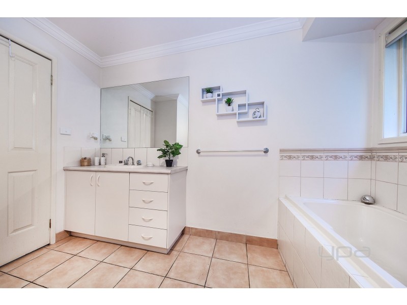 11 Benshaw Court, Hillside VIC 3037