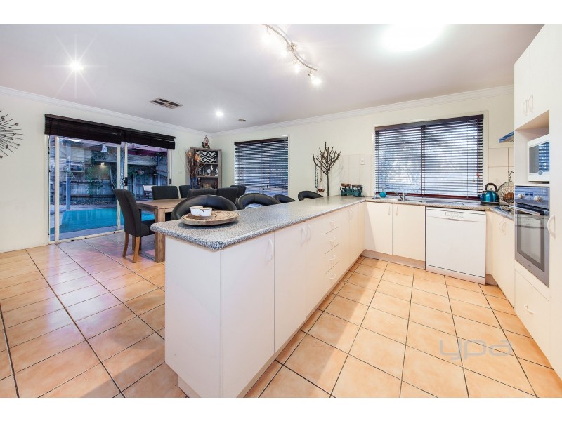 11 Benshaw Court, Hillside VIC 3037