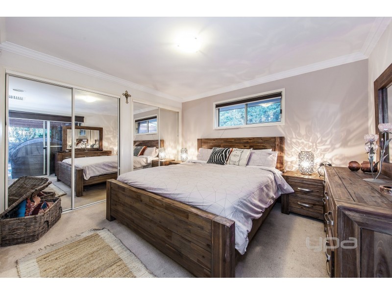 11 Benshaw Court, Hillside VIC 3037