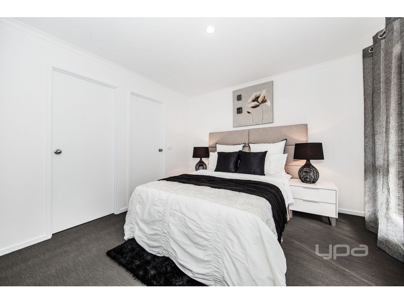 8 Freeman Avenue, Burnside VIC 3023