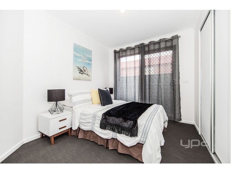 8 Freeman Avenue, Burnside VIC 3023