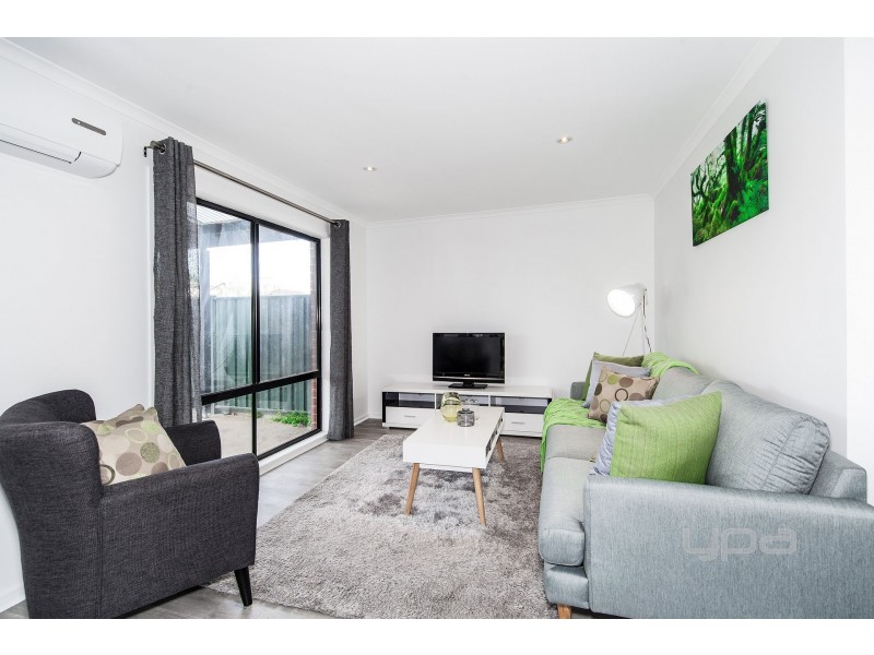 8 Freeman Avenue, Burnside VIC 3023