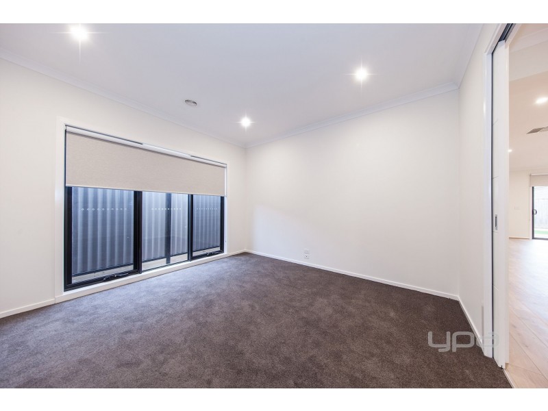 104 Hawking Crescent, Plumpton VIC 3335