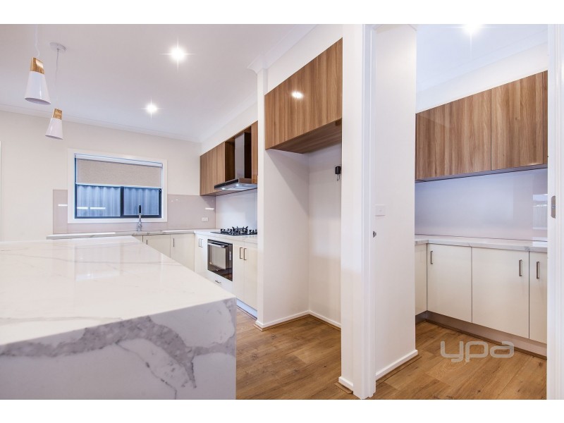 104 Hawking Crescent, Plumpton VIC 3335