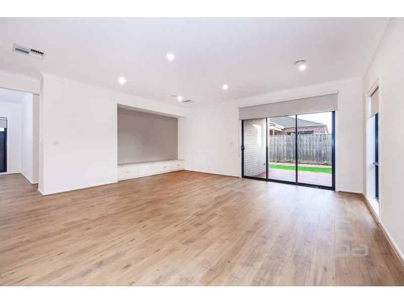 104 Hawking Crescent, Plumpton VIC 3335