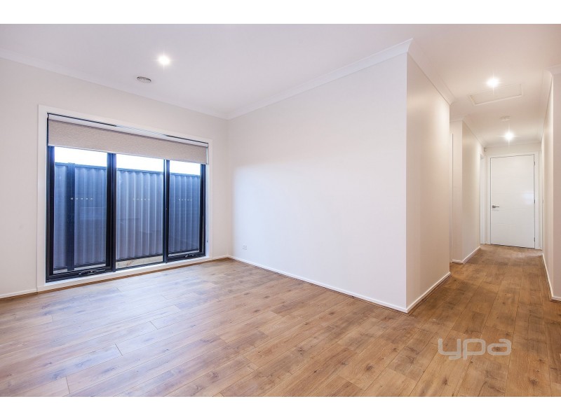 104 Hawking Crescent, Plumpton VIC 3335