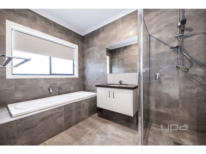 104 Hawking Crescent, Plumpton VIC 3335