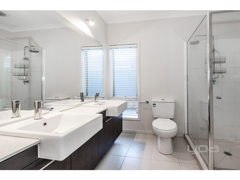 21 Goodenia Way, Caroline Springs VIC 3023