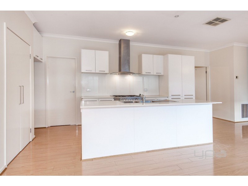 21 Goodenia Way, Caroline Springs VIC 3023