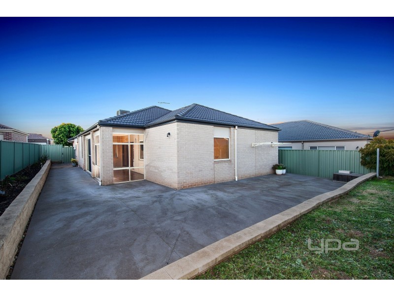 21 Goodenia Way, Caroline Springs VIC 3023