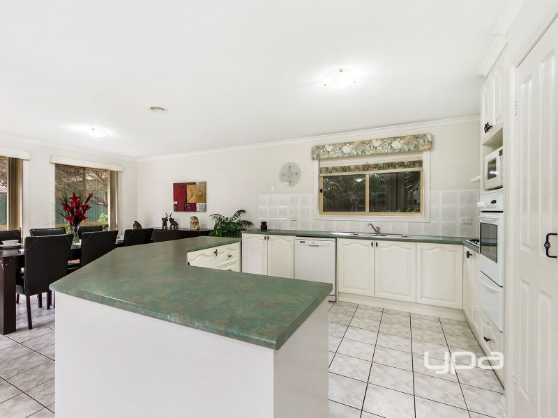 9 Dartmouth Court, Caroline Springs VIC 3023