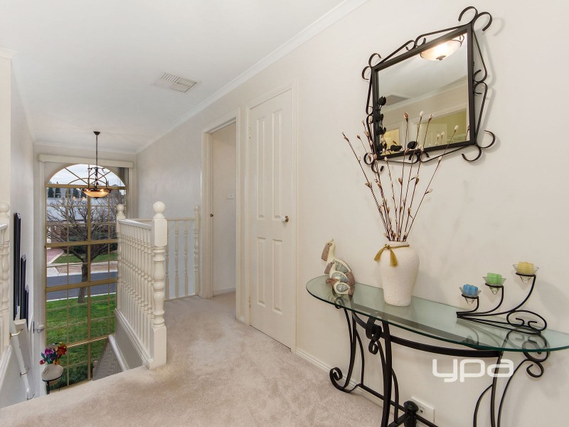 9 Dartmouth Court, Caroline Springs VIC 3023