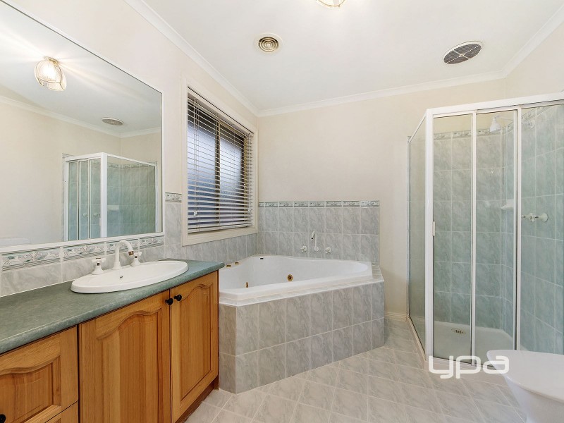 9 Dartmouth Court, Caroline Springs VIC 3023