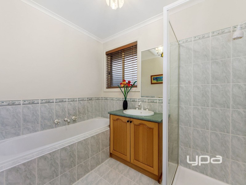 9 Dartmouth Court, Caroline Springs VIC 3023