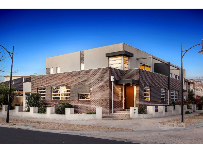 19 Buckley Way, Caroline Springs VIC 3023
