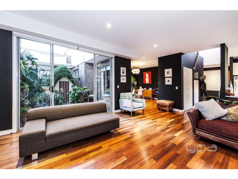 19 Buckley Way, Caroline Springs VIC 3023