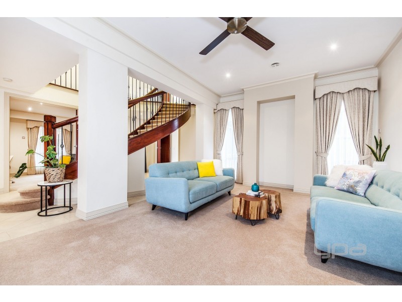 43 St Georges Avenue, Caroline Springs VIC 3023