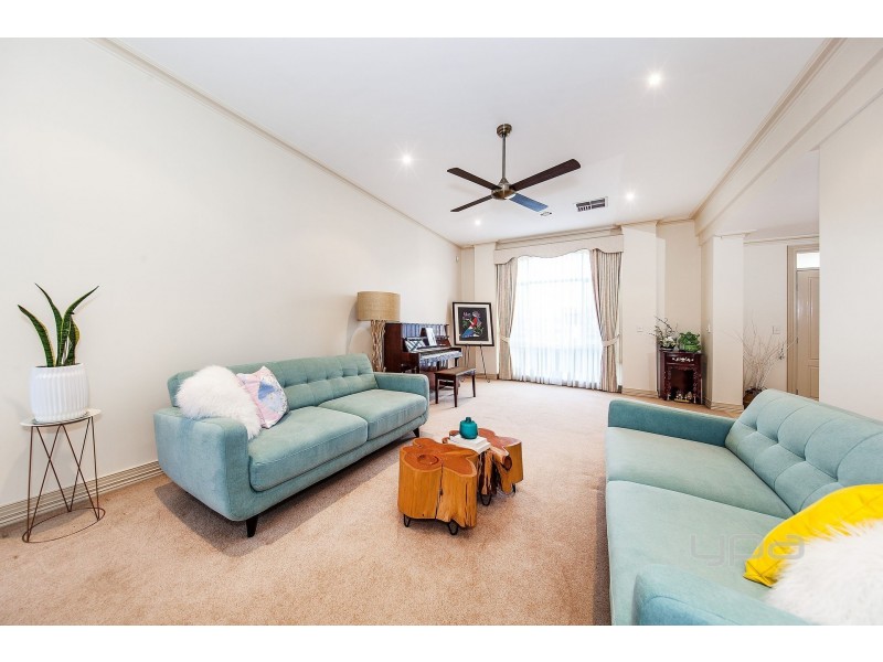 43 St Georges Avenue, Caroline Springs VIC 3023