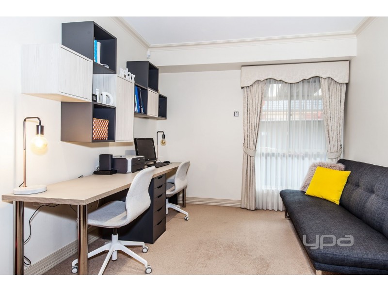 43 St Georges Avenue, Caroline Springs VIC 3023