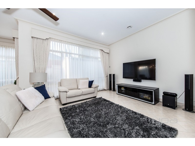 43 St Georges Avenue, Caroline Springs VIC 3023