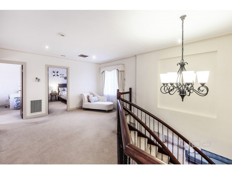 43 St Georges Avenue, Caroline Springs VIC 3023