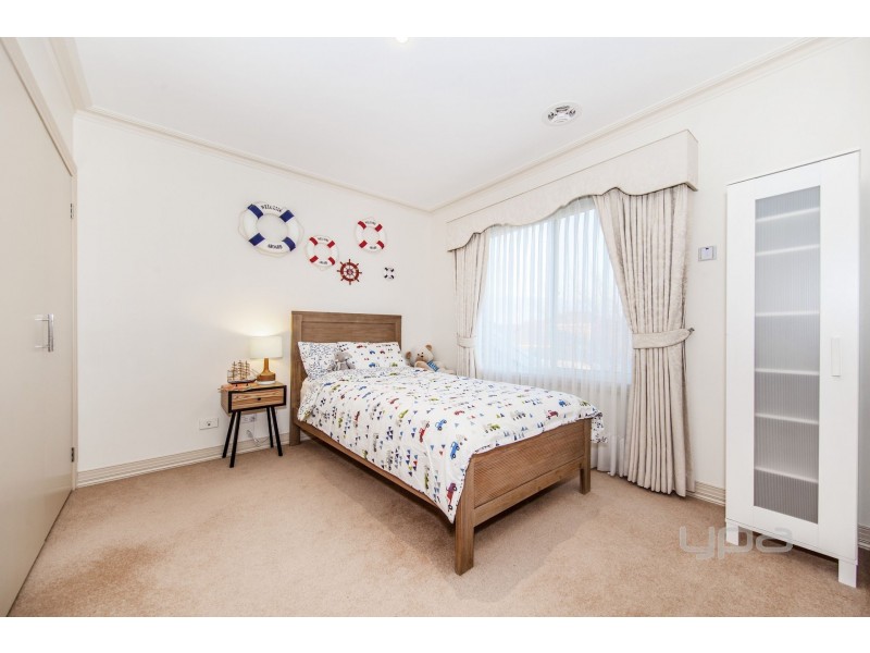 43 St Georges Avenue, Caroline Springs VIC 3023