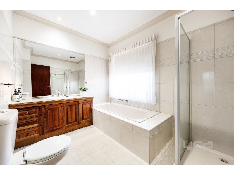 43 St Georges Avenue, Caroline Springs VIC 3023