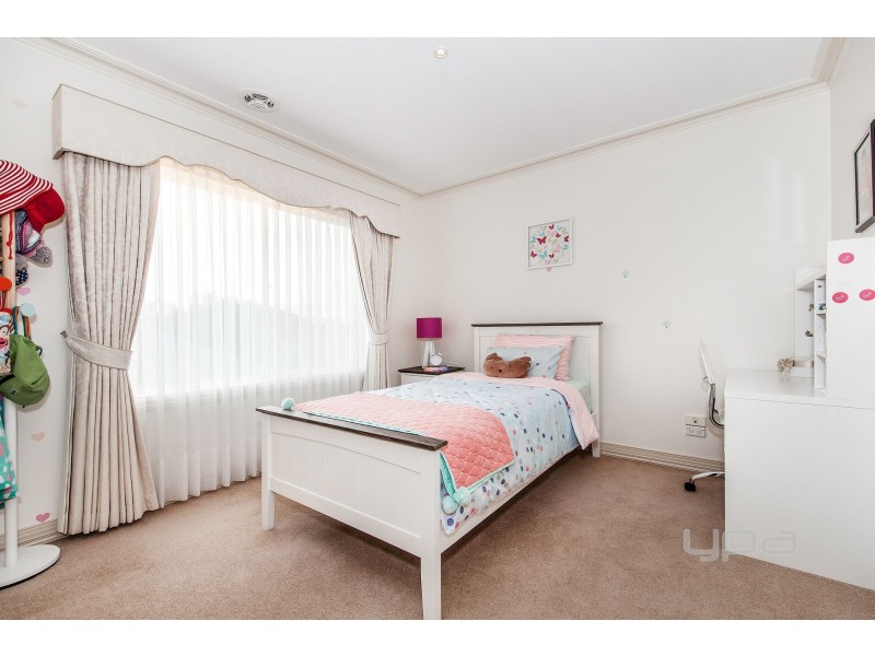 43 St Georges Avenue, Caroline Springs VIC 3023