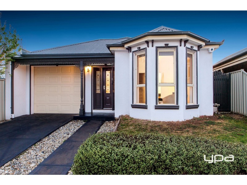 43 Wyperfeld Circuit, Caroline Springs VIC 3023
