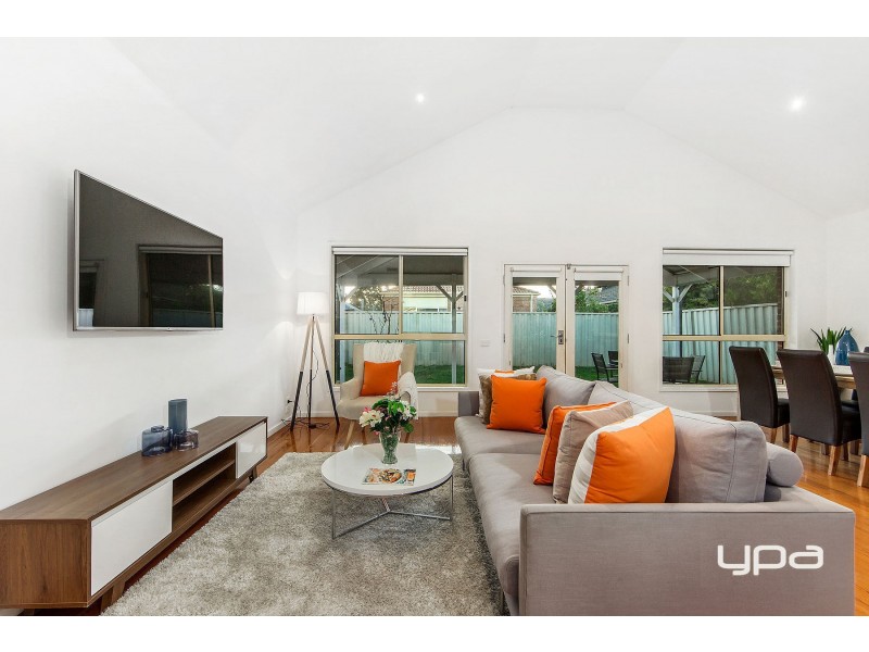 43 Wyperfeld Circuit, Caroline Springs VIC 3023