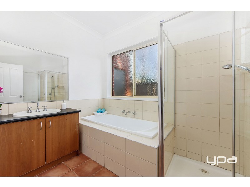 43 Wyperfeld Circuit, Caroline Springs VIC 3023