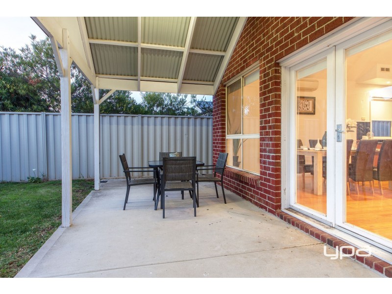 43 Wyperfeld Circuit, Caroline Springs VIC 3023