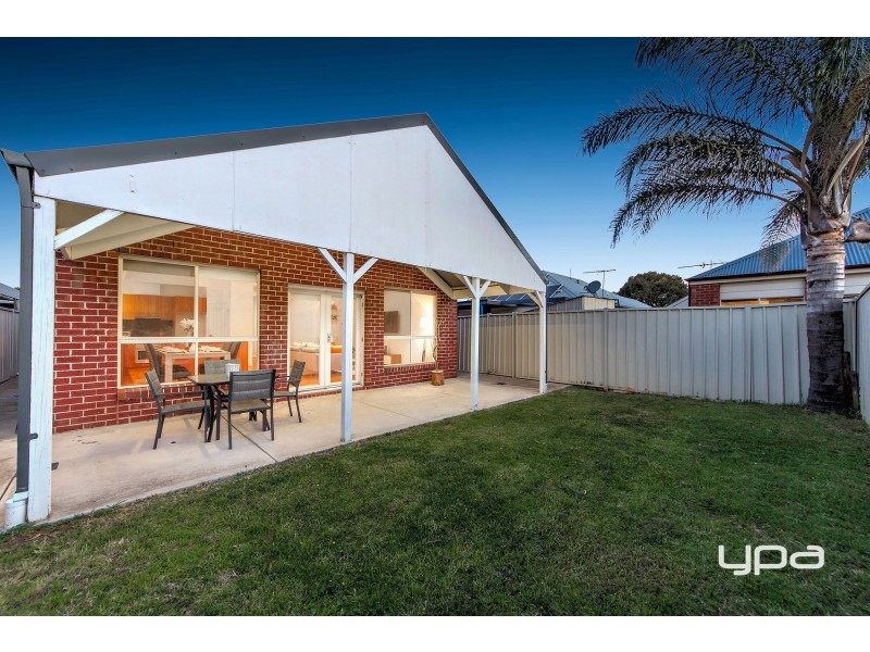43 Wyperfeld Circuit, Caroline Springs VIC 3023