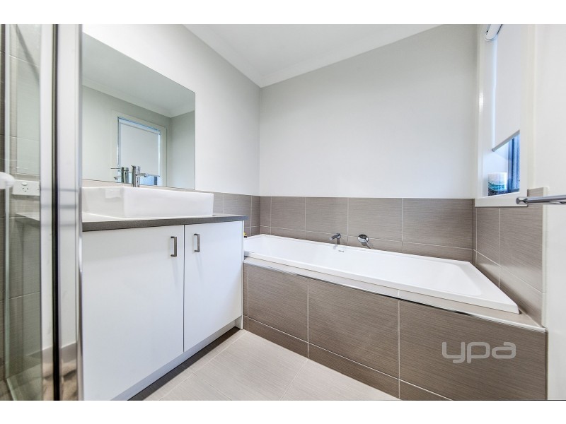 4 Axis Avenue, Plumpton VIC 3335