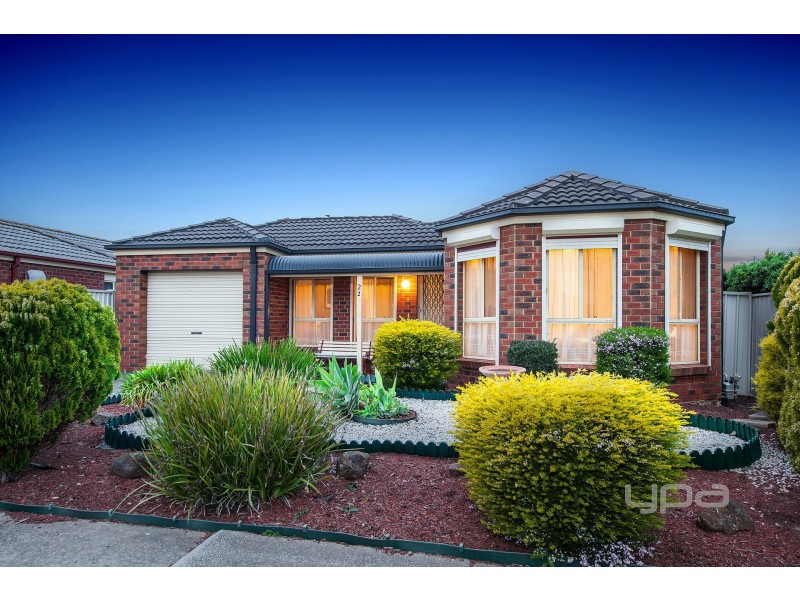 22  Macklin Way, Caroline Springs VIC 3023
